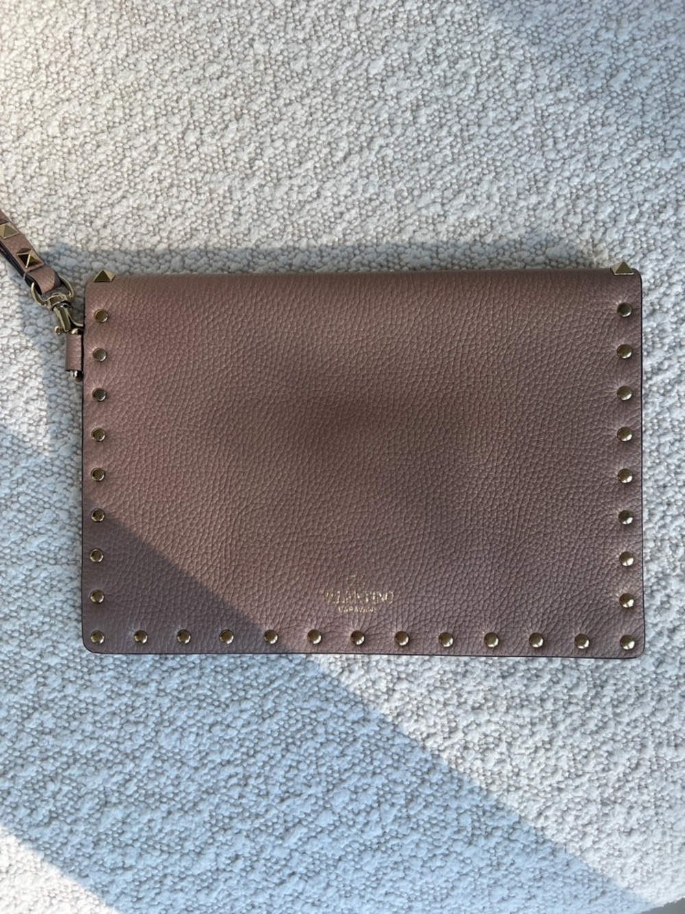Valentino Garavani Medium Rockstud Grainy Calfskin Pouch Wristlet Poudre Taupe - Picture 7 of 15